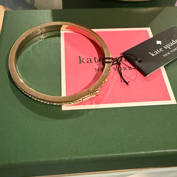 NWT! ♠️ Kate spade bracelet/bangle in rose gold with pavé crystals all around - Picture 6 of 13